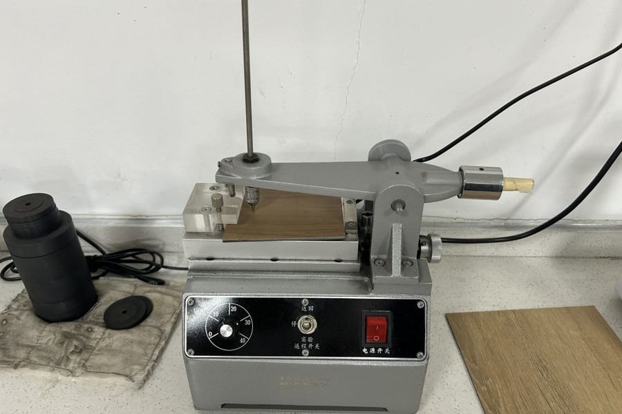 Scratch resistance test equipment